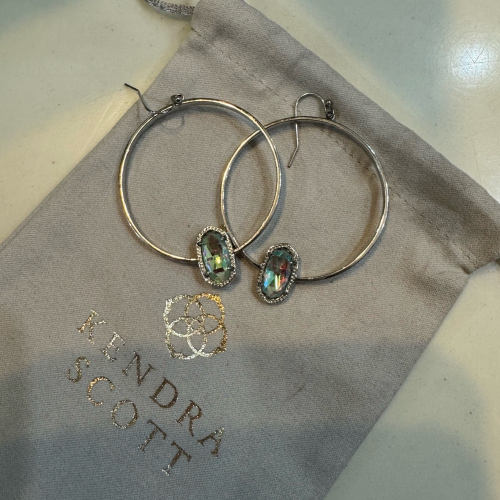 Kendra Scoot loops!